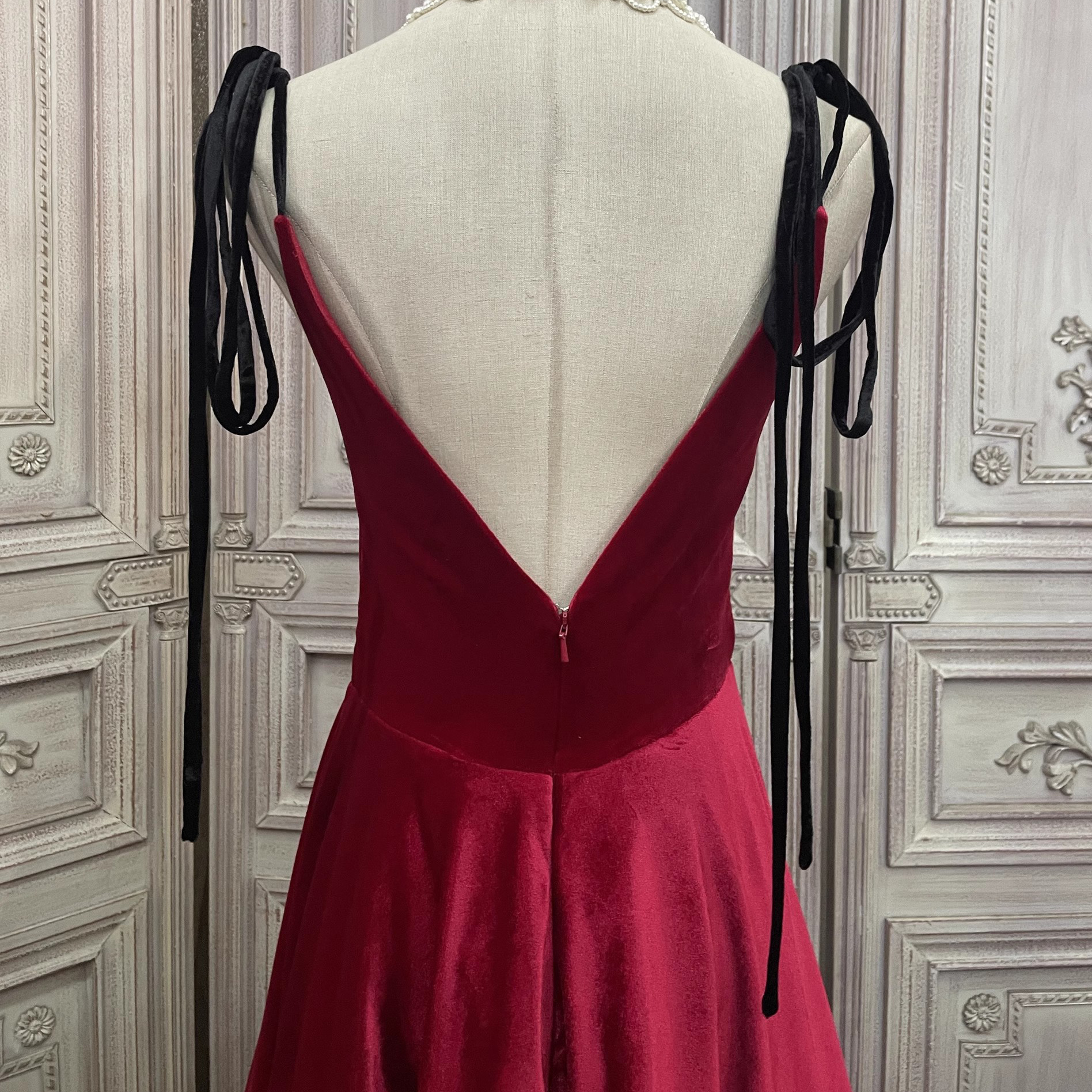 Custom Red Velvet Halter Short Dress Manufacturer (1)