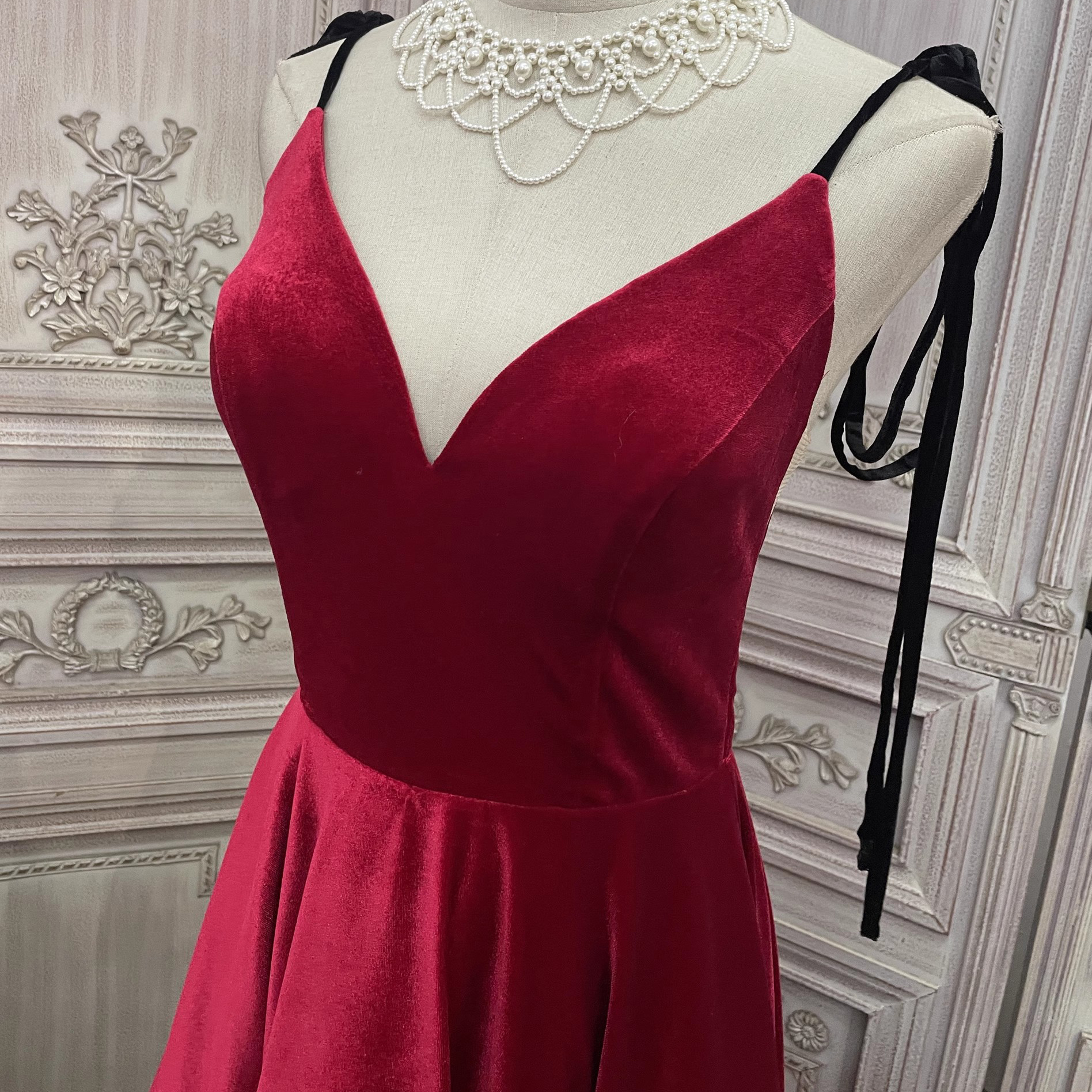 Custom Red Velvet Halter Short Dress Manufacturer (2)